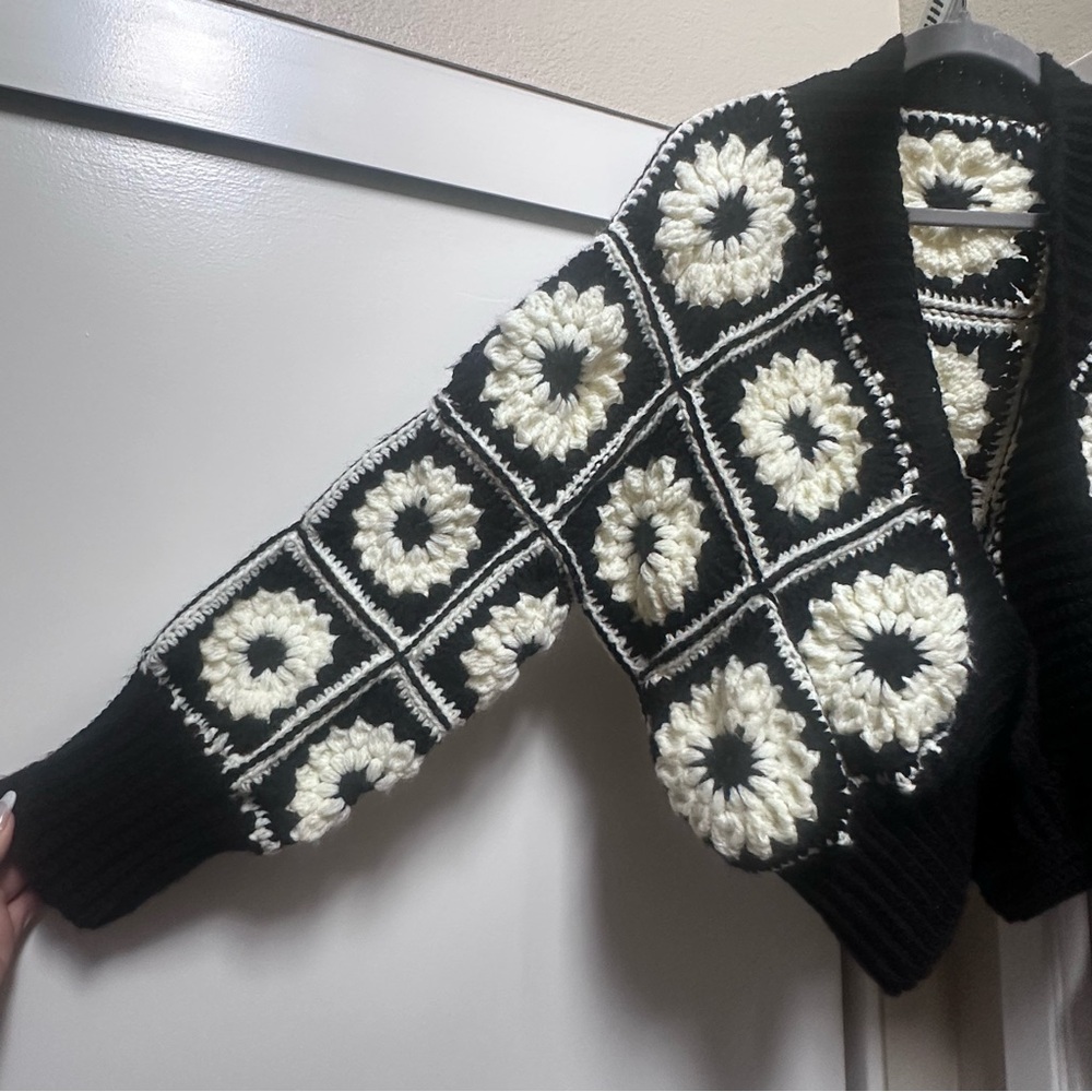 ✨HANDMADE Black and White Crochet Granny Square Floral Chunky Sweater Cardigan - Picture 4 of 5
